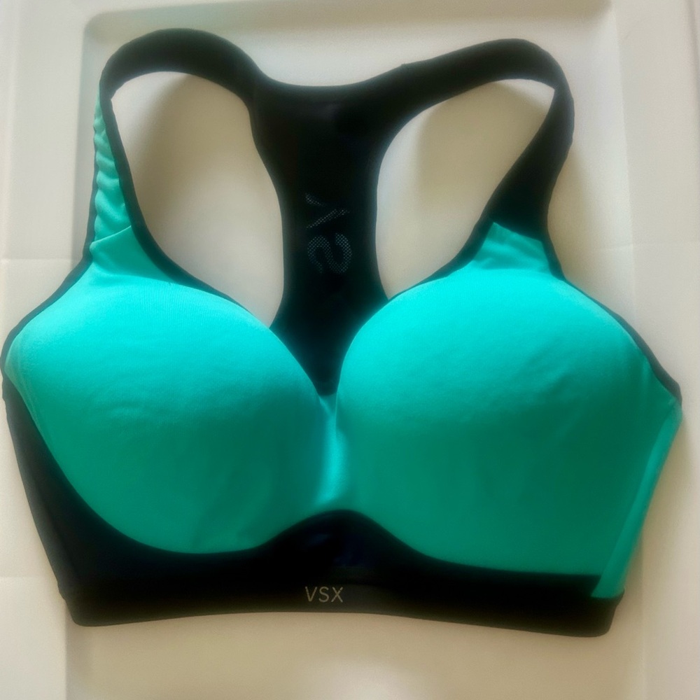 Victoria’s Secret Sports Bra: 34DD